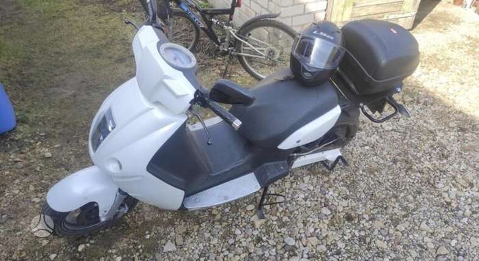 CFMOTO X8, scooters / mopeds