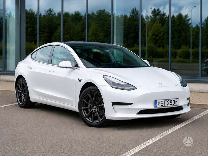 Tesla Model 3, hatchback