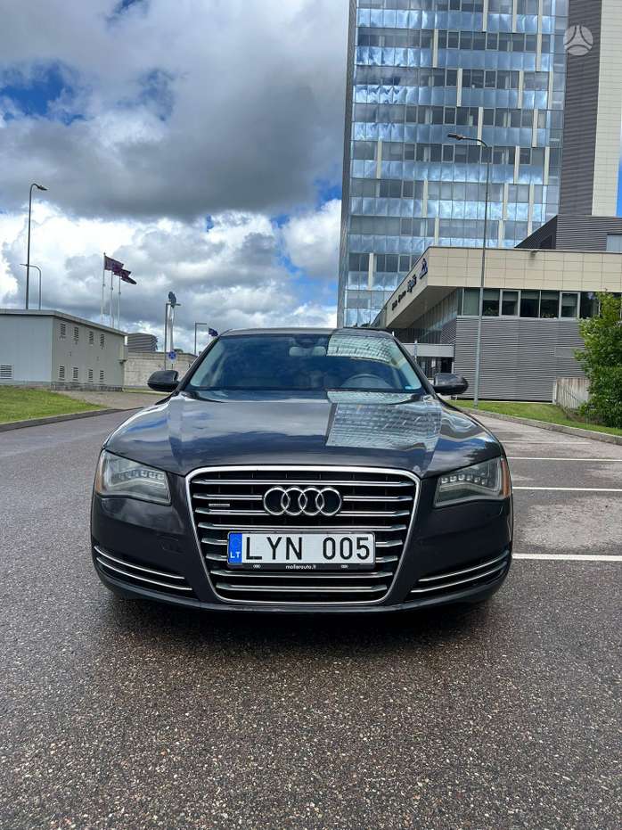 Audi A8, 4.2 l., Седан