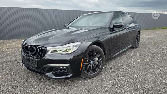 BMW 750, 4.4 l., Седан