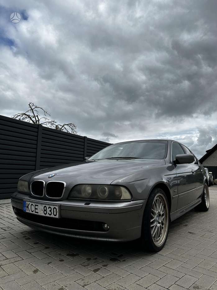 BMW 530, saloon / sedan