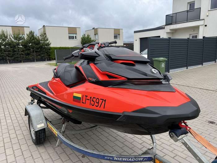 Sea-Doo RXP-X 300, водные мотоциклы