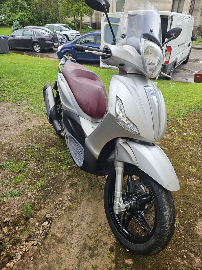 Piaggio Beverly 350cc, scooters / mopeds