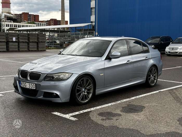 BMW 330, 3.0 l., Седан
