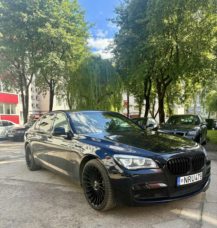 BMW 750, 4.4 l., Лимузин