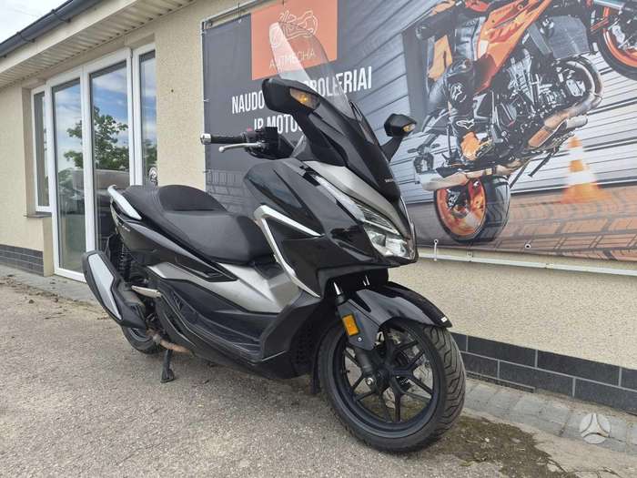 Honda Forza 350cc, scooters / mopeds