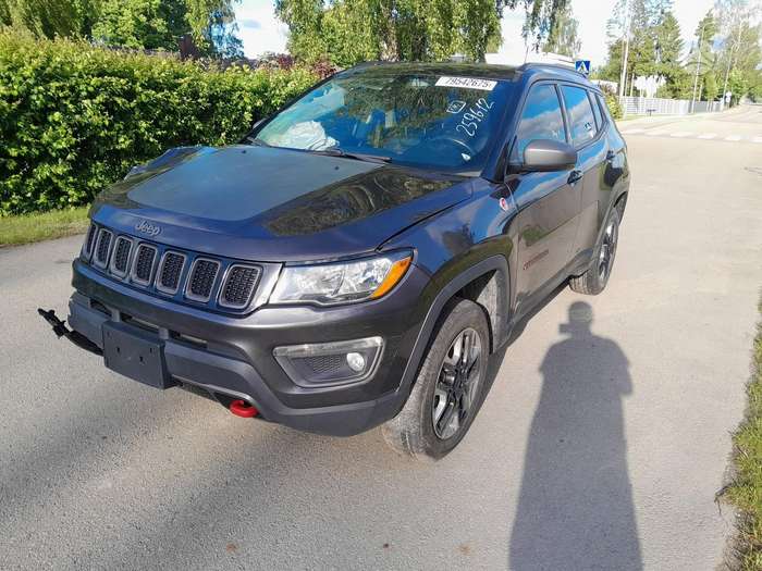 Jeep Compass, 2.4 l., off-road / crossover