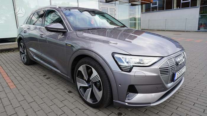 Audi e-tron, 95 kWh, off-road / crossover