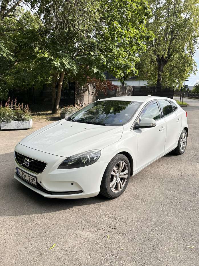Volvo V40, 1.6 l., hatchback