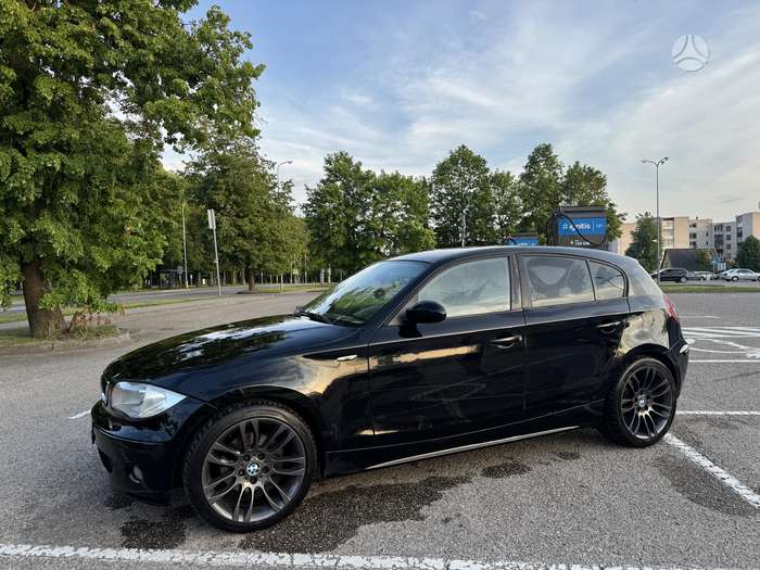 BMW 120, hatchback