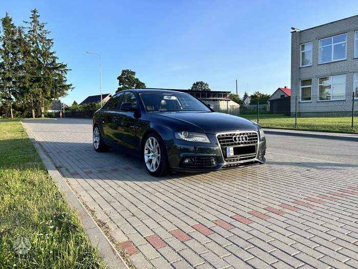 Audi A4, 2.0 l., Седан