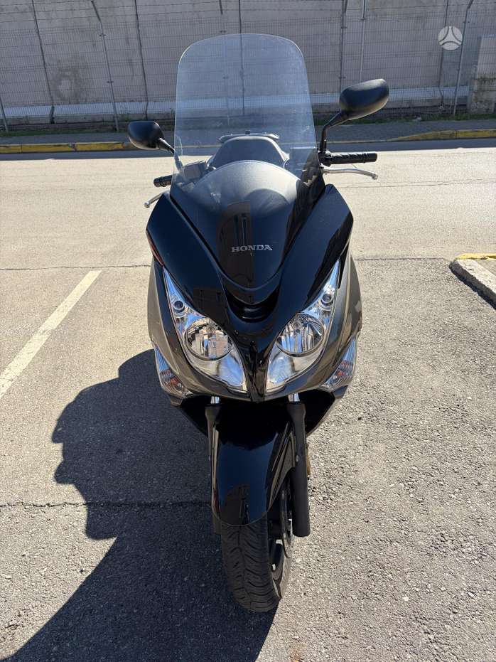 Honda Silverwing 582cc, мотороллеры / мопеды