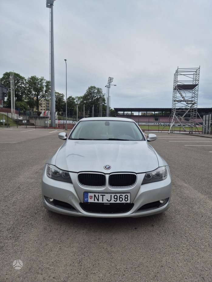 BMW 320, saloon / sedan