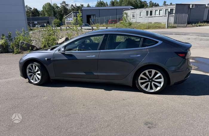 Tesla Model 3, 81 kWh, hatchback