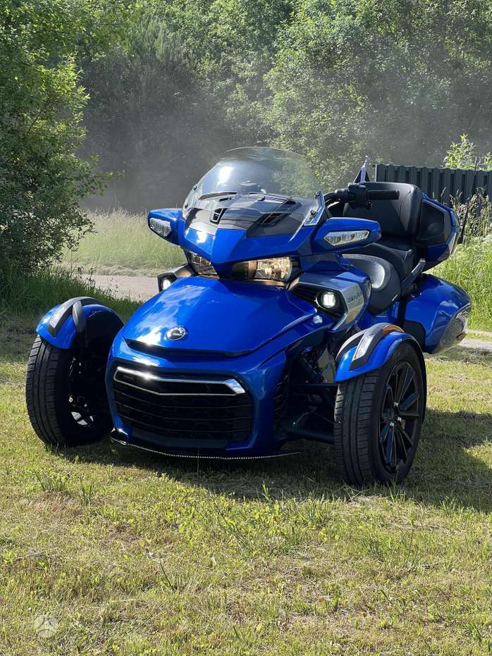 Can-Am Spyder 1330cc, triračiai