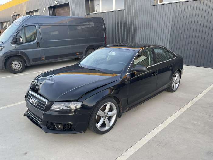 Audi A4, 2.0 l., Седан