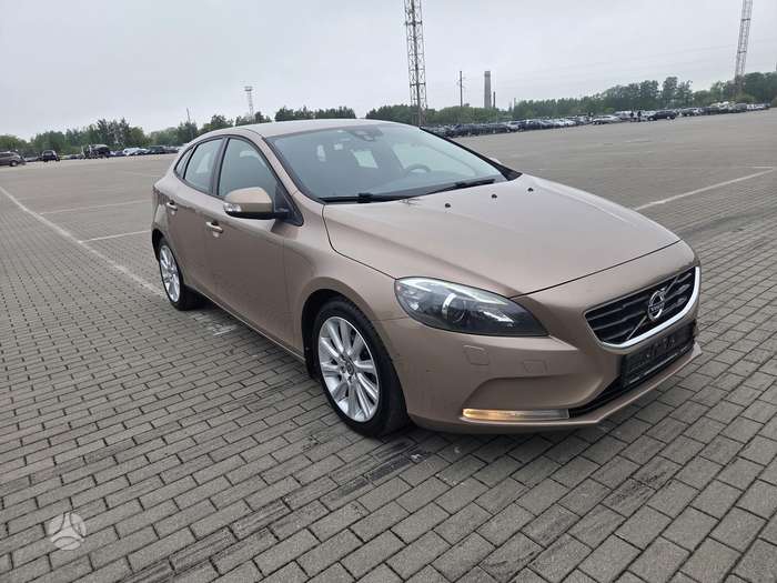 Volvo V40, 1.6 l., hatchback