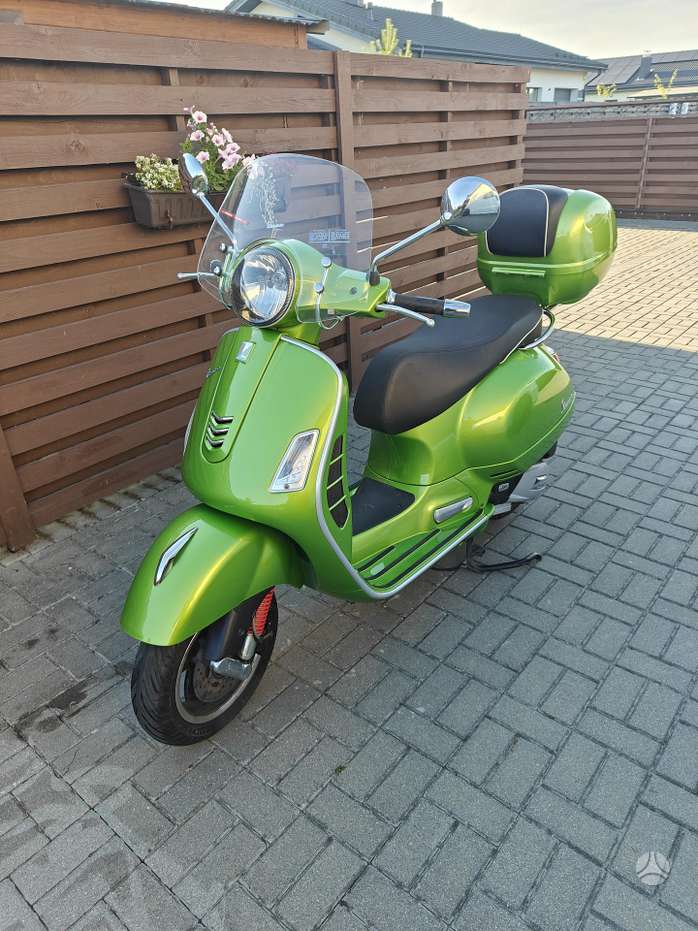 Piaggio Vespa 125cc, scooters / mopeds