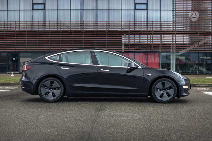 Tesla Model 3, 75 kWh, hatchback