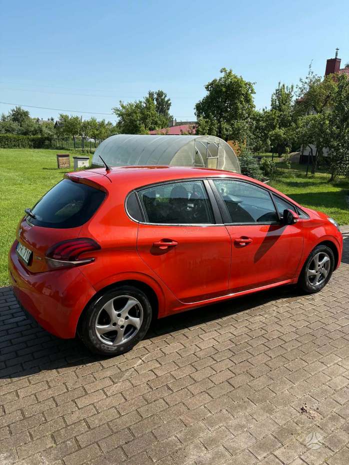 Peugeot 208, 1.2 l., hatchback