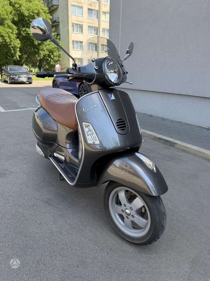 Piaggio Vespa 125cc, scooters / mopeds