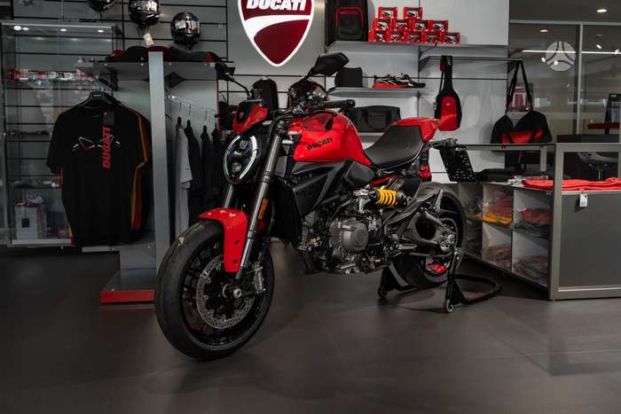 Ducati Monster 890cc, street / классические