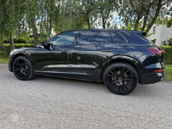 Audi e-tron, 95 kWh, off-road / crossover