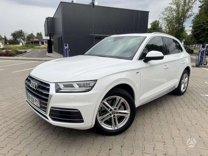 Audi Q5, 2.0 l., off-road / crossover