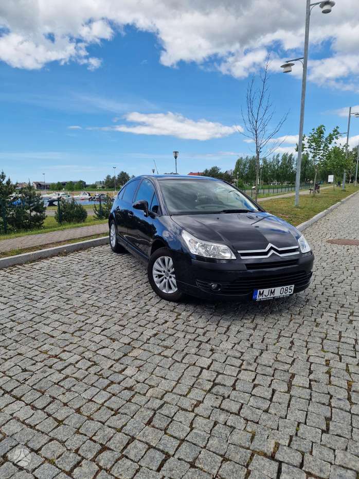 Citroen C4, 1.6 l., hatchback