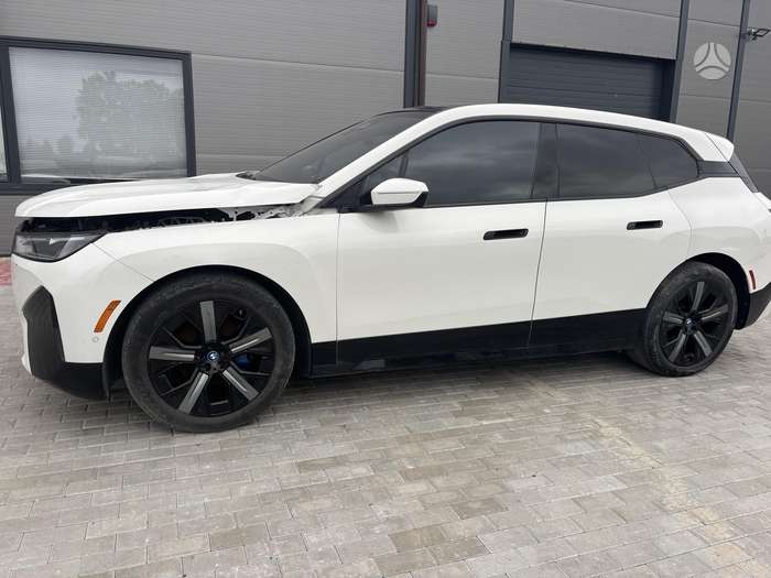 BMW iX, 112 kWh, off-road / crossover