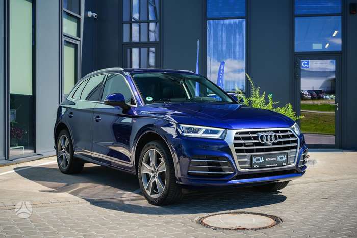 Audi Q5, 2.0 l., off-road / crossover