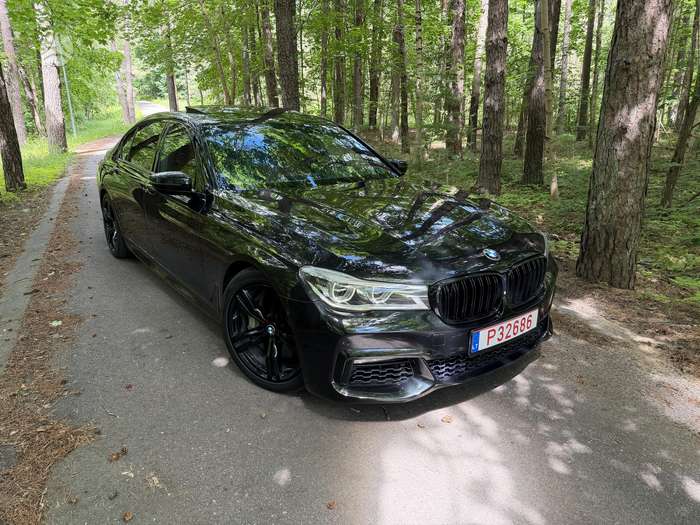 BMW 750, 4.4 l., Седан