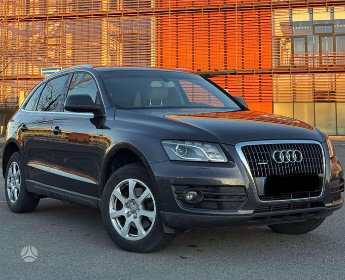 Audi Q5, 2.0 l., off-road / crossover