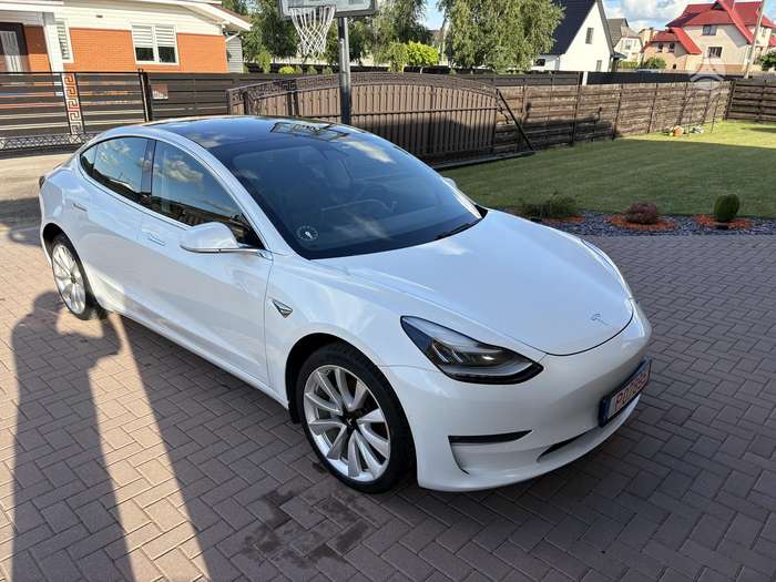 Tesla Model 3, 81 kWh, hatchback
