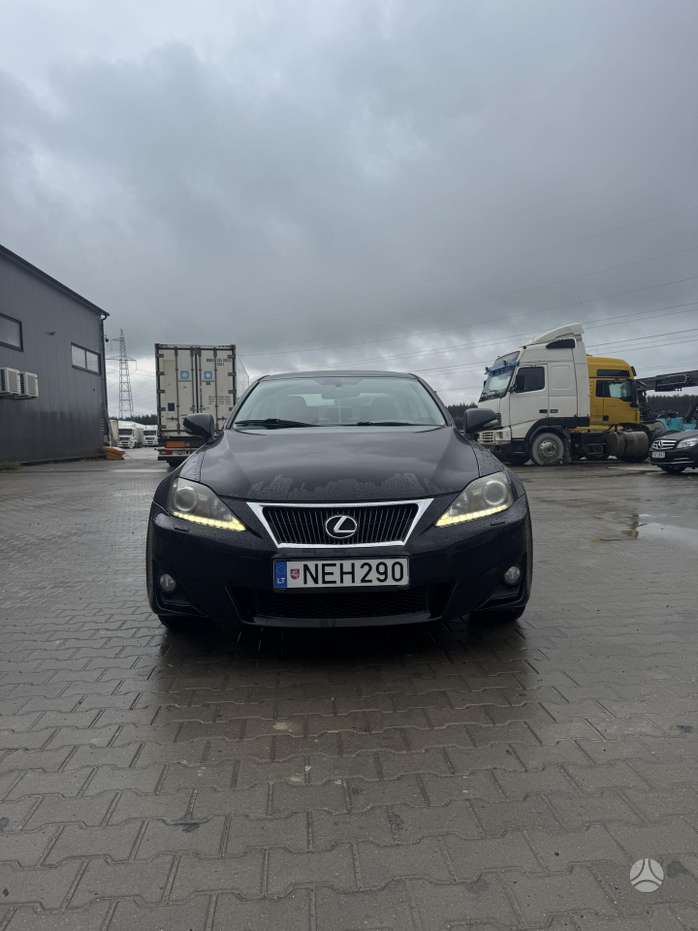 Lexus IS 220, 2.2 l., sedanas