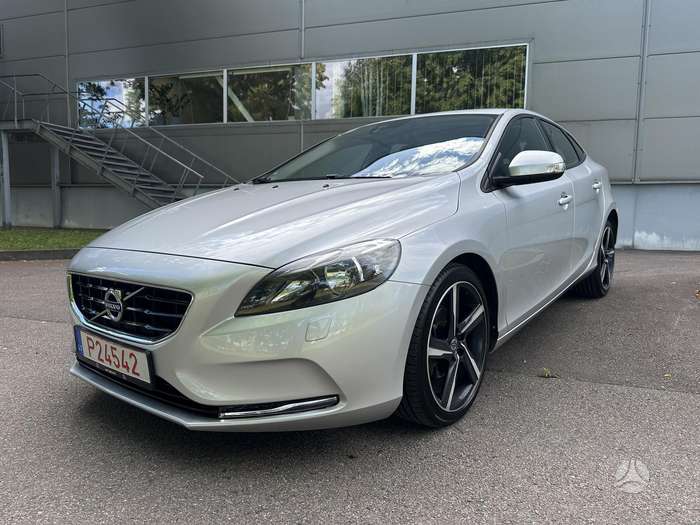 Volvo V40, 1.6 l., hatchback