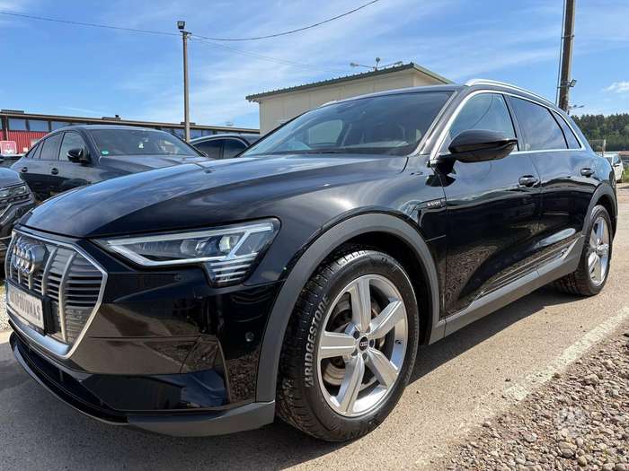 Audi e-tron, Внедорожник / Кроссовер
