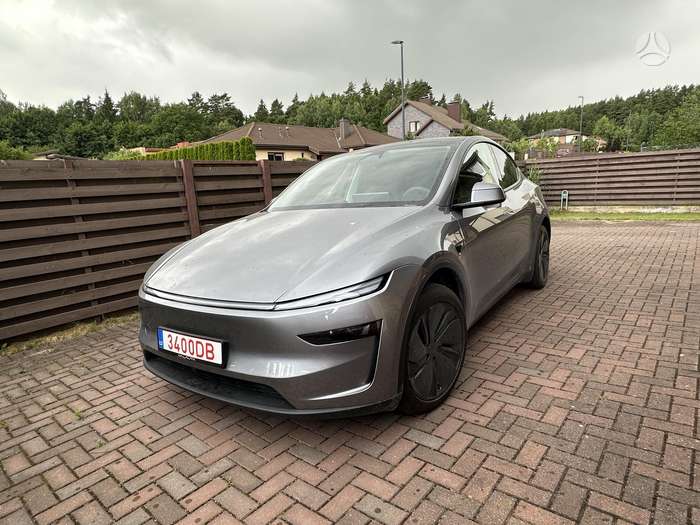 Tesla Model Y, 82 kWh, off-road / crossover