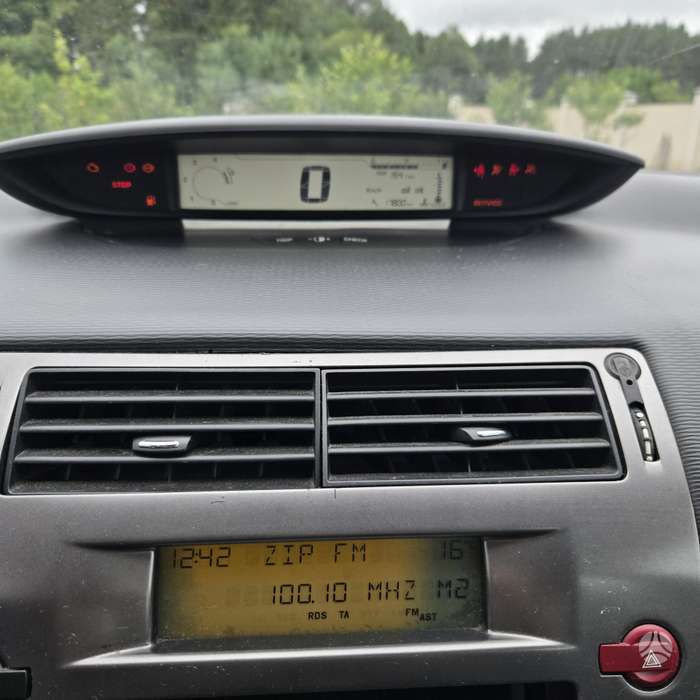 Citroen C4, 1.6 l., hatchback