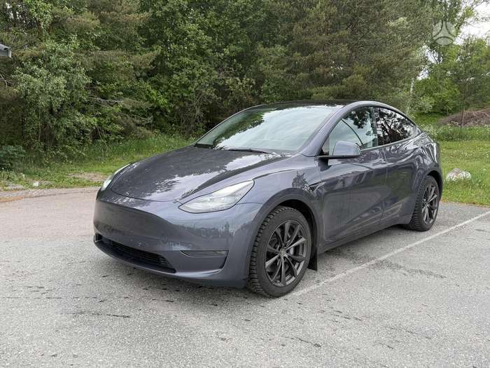 Tesla Model Y, 82 kWh, hatchback