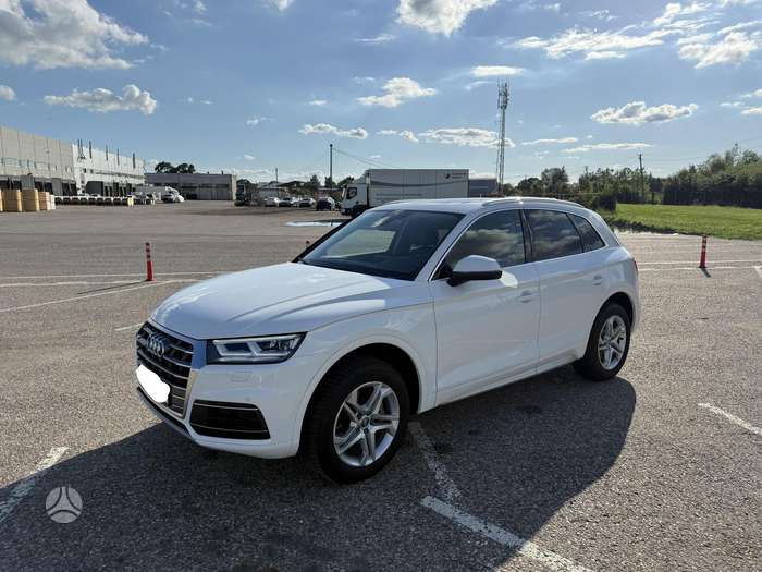 Audi Q5, 2.0 l., off-road / crossover
