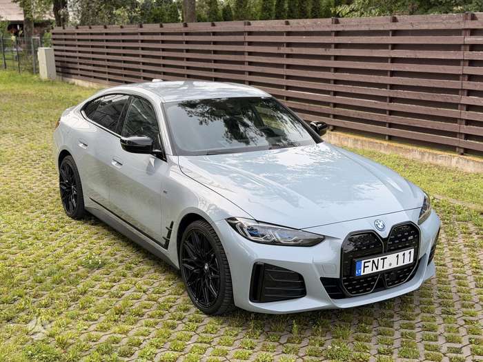 BMW i4, sedanas