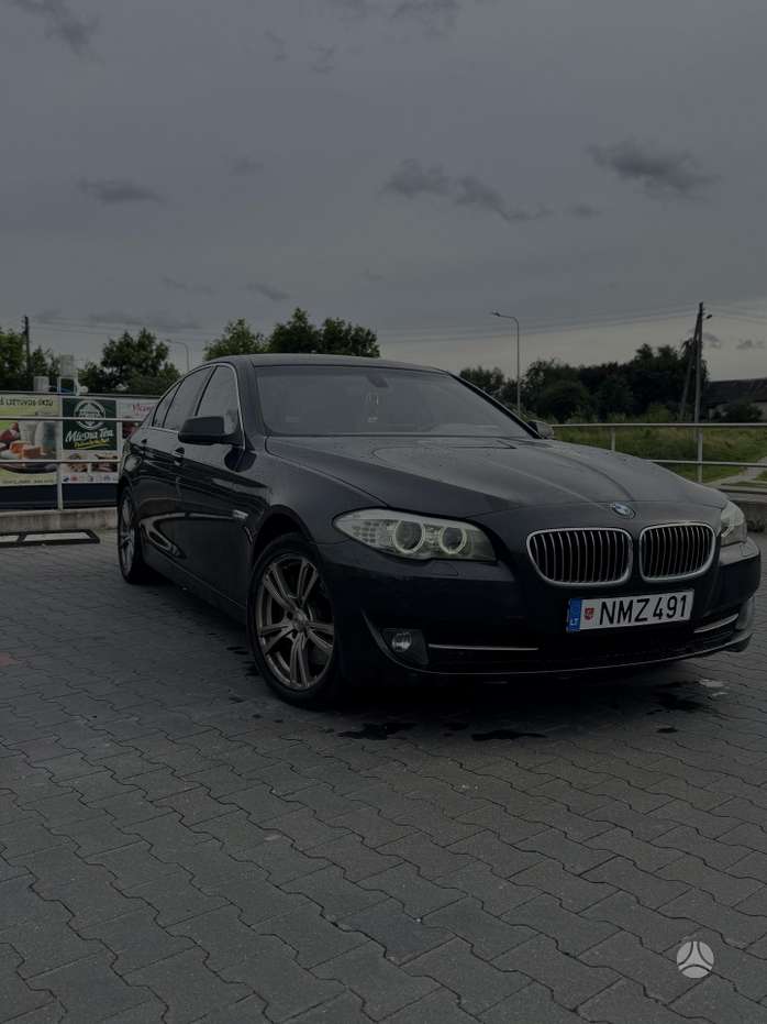 BMW 530, Седан
