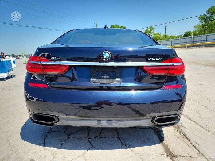 BMW 750, 4.4 l., Седан