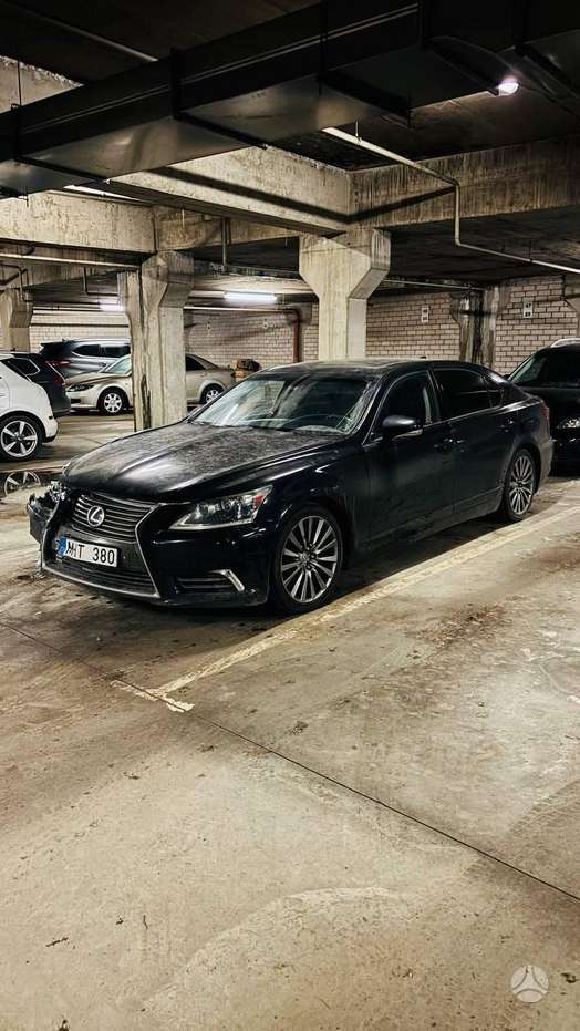Lexus LS 460, Лимузин