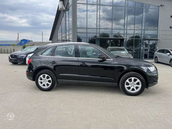 Audi Q5, 2.0 l., off-road / crossover