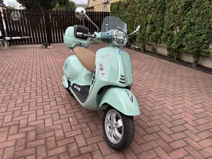 Piaggio Vespa 300cc, scooters / mopeds