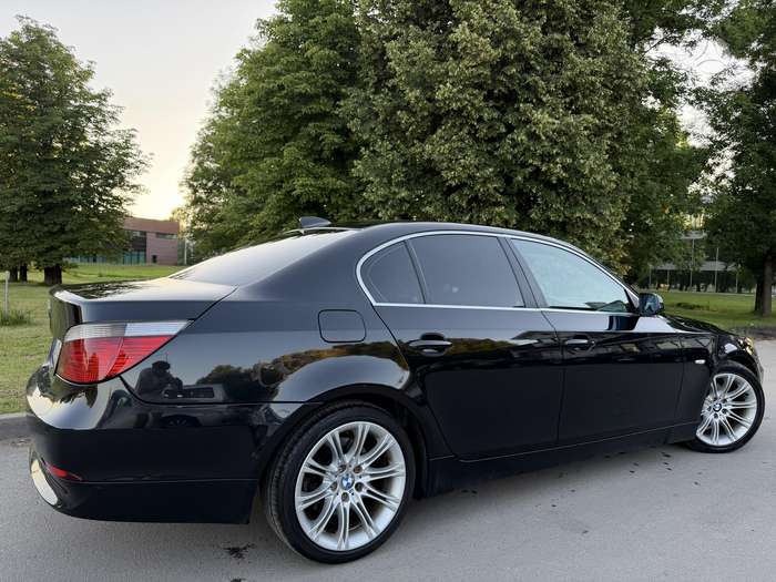 BMW 525, 2.5 l., Седан