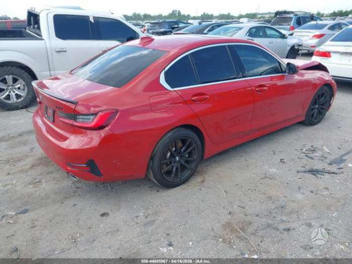 BMW 330, 2.0 l., Седан