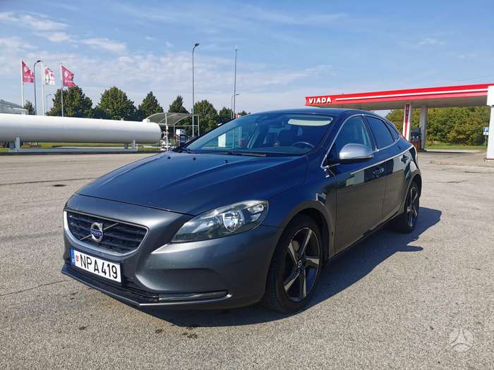 Volvo V40, 1.6 l., hatchback